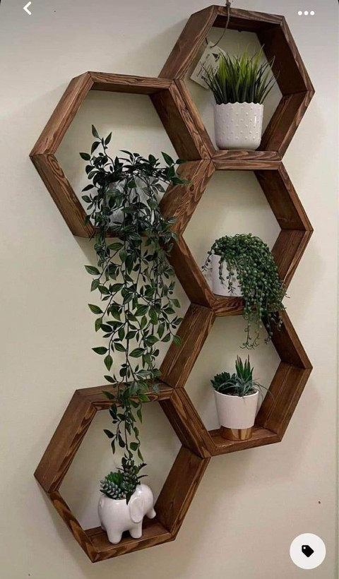 شلف دیواری چوبی شش ضلعی مدل کندویی برای گلدان و دکور